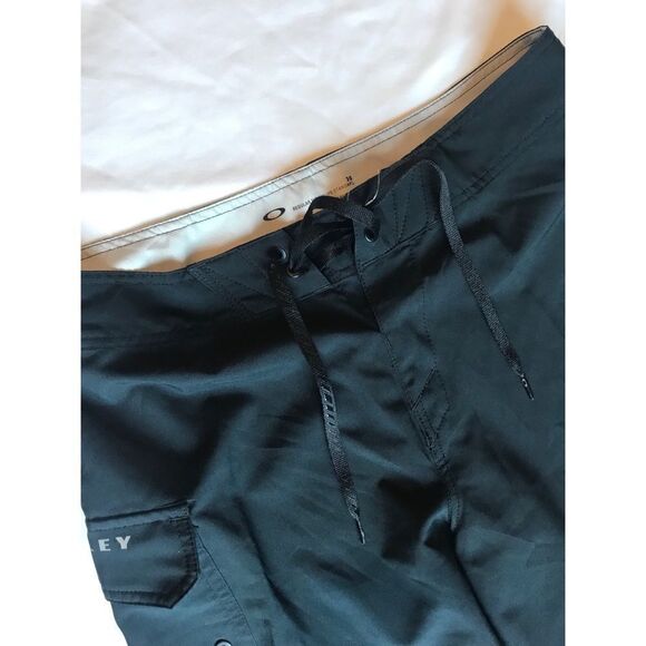Men’s black Oakley shorts - Picture 6 of 6